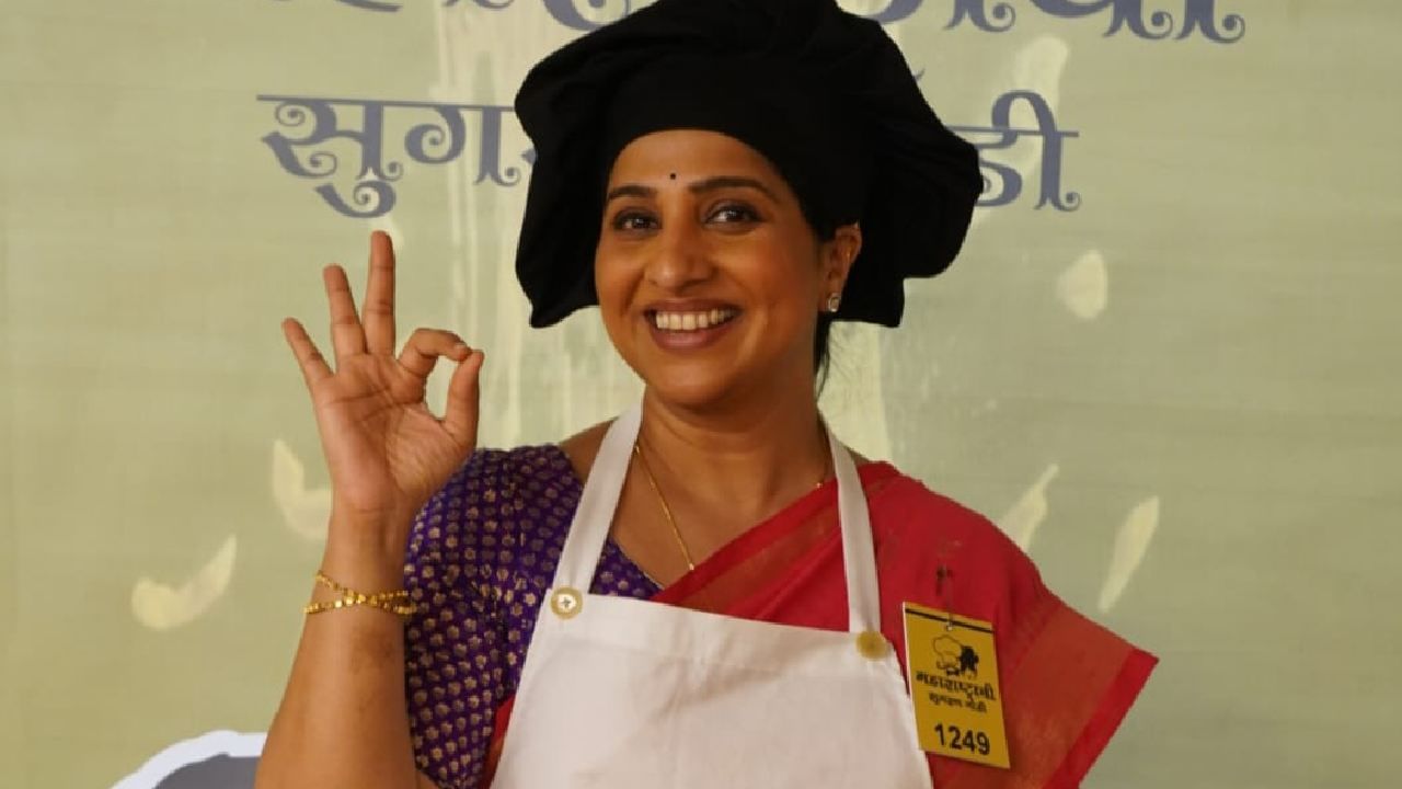 या स्पर्धेत उतरण्याचं कारण फक्त स्वयंपाकाची आवड इतकंच नाही. तर अरुंधतीला आपलं घर म्हणजेच समृद्धी निवास वाचवायचं आहे. अनिरुद्ध-संजनाने घरावर हक्क दाखवलाय. समृद्धी निवास पुन्हा मिळवण्यासाठी अरुंधतीला पैश्यांची गरज आहे आणि म्हणूनच ती महाराष्ट्राची सुगरण स्पर्धेत भाग घेणार आहे.
