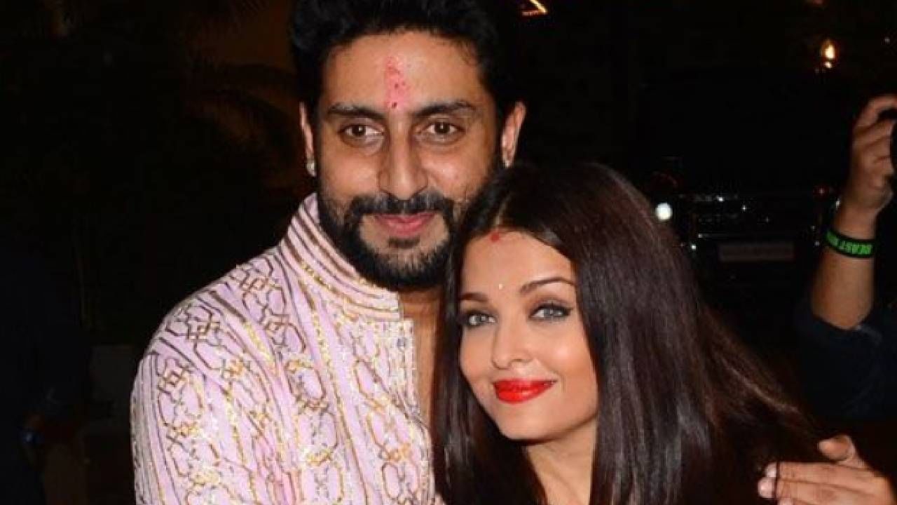 हे फोटो व्हायरल होत असताना अनेकांनी विचारले की, ऐश्वर्या राय ही कुठे आहे? या फोटोनंतर परत एकदा ऐश्वर्या राय आणि अभिषेक बच्चन यांच्या घटस्फोटाची चर्चा सुरू आहे.