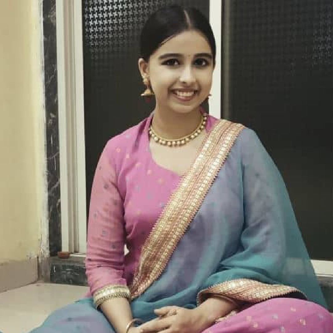 स्पर्शला शास्त्रीय नृत्याची खूप आवड आहे. तिने सोशल मीडियावर तिच्या डान्सचेही फोटो आणि व्हिडीओ चाहत्यांसोबत शेअर केले आहेत. 'उतरन'नंतर स्पर्शने राणी मुखर्जीसोबत 'हिचकी' या चित्रपटातही काम केलं होतं.