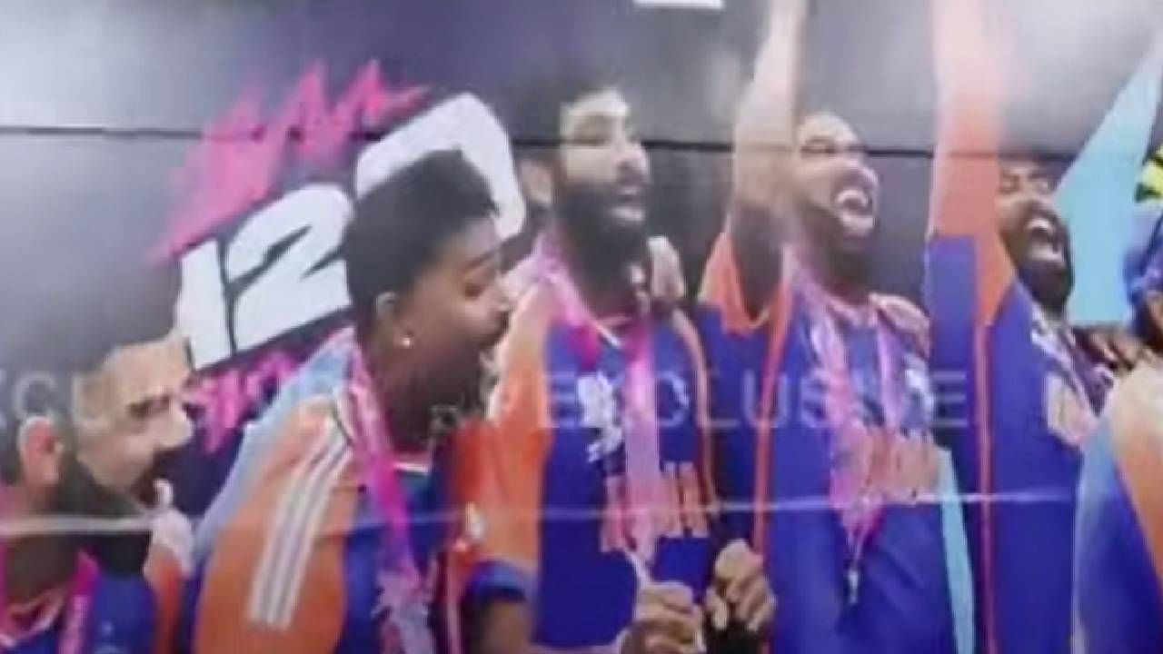 मुंबई टीम इंडियाची विजयी मिरवणूक एका मोकळ्या बसमधून निघणार आहे. ही बस व्हिक्ट्री परेडसाठी सज्ज आहे. या बसचे फोटो समोर आले आहेत.