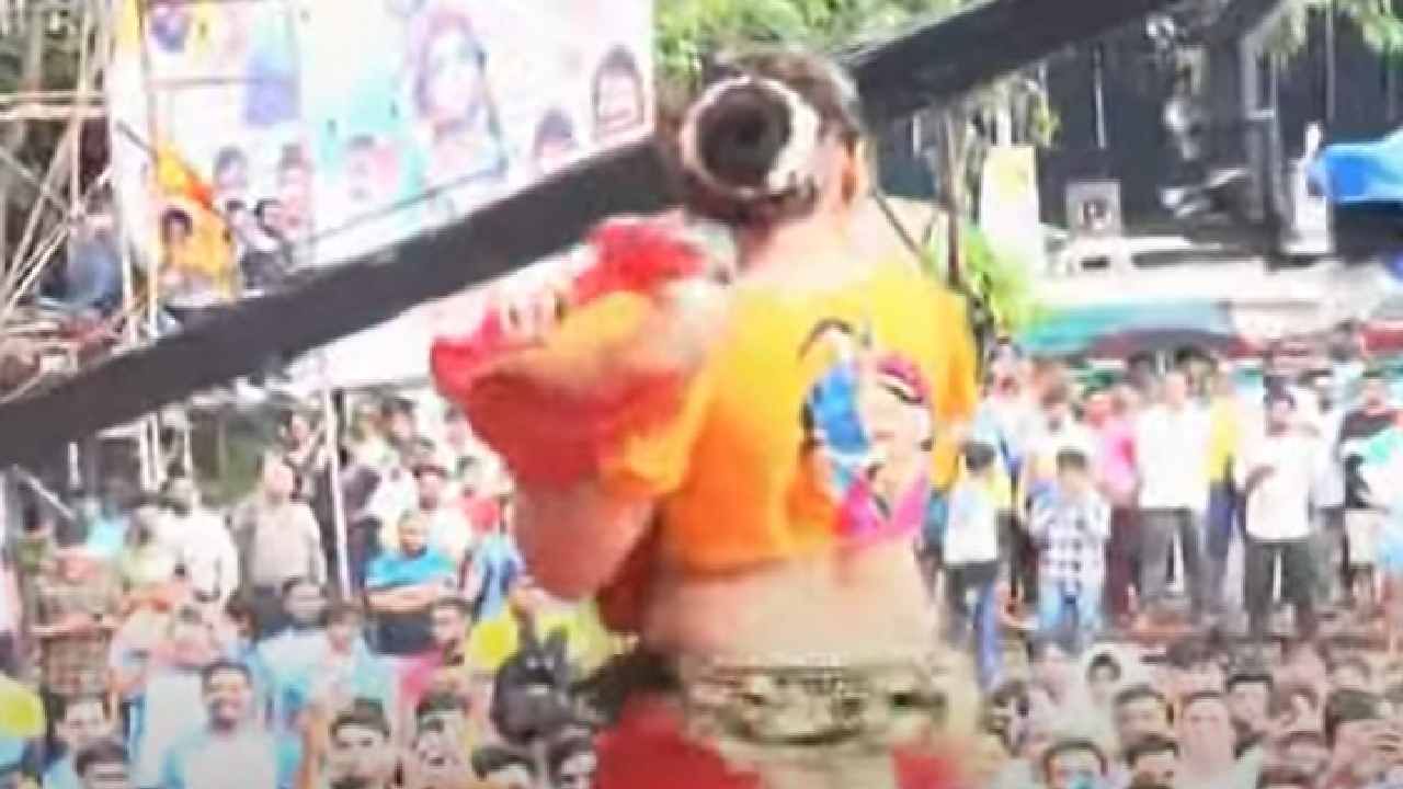 गौतमी पाटील टीव्ही 9 मराठीशी बोलली. यावेळी ती म्हणाली की, 'मी ऑल महाराष्ट्र शो करत असते. मुंबईची गोष्टच वेगळी आहे. लव यू मुंबईकर'