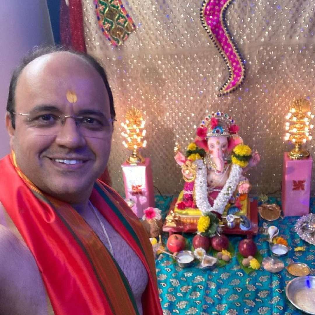 मी तारक मेहता.. या मालिकेला 16 वर्षे पूर्ण झाल्यानिमित्त इन्स्टाग्रामवर एक लाइव्ह केला होता. त्यातूनच त्यांनी फोटो उचलले आहेत आणि माझा खोटा व्हिडीओ बनवला आहे. हाच व्हिडीओ त्यांनी युट्यूबवर पोस्ट केला आहे. मला माझ्या पत्नीकडून या व्हायरल व्हिडीओविषयी समजलं. पण हा व्हिडीओ फेक आहे