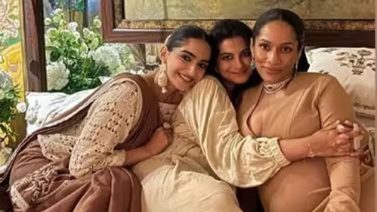 मसाबा कायम तिच्या प्रोफेशनल आणि खासगी आयुष्यामुळे चर्चेत असते. गेल्याच वर्ष मसाबा हिने दुसरं लग्न केलं.