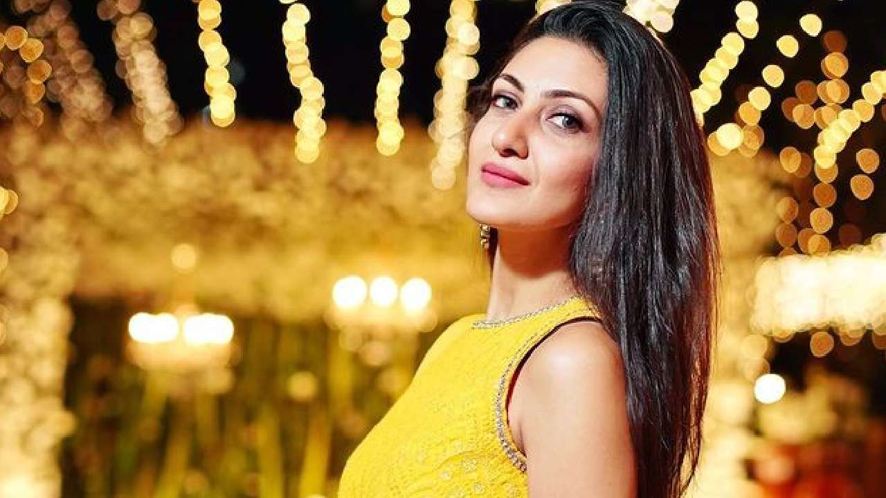नीलमने तेलुगूसोबतच तमिळ भाषेतील चित्रपटांमध्येही भूमिका साकारल्या आहेत. गेल्या नऊ वर्षांपासून ती दाक्षिणात्य चित्रपटसृष्टीत काम करतेय. सोशल मीडियावर नीलमचा मोठा चाहतावर्ग आहे.