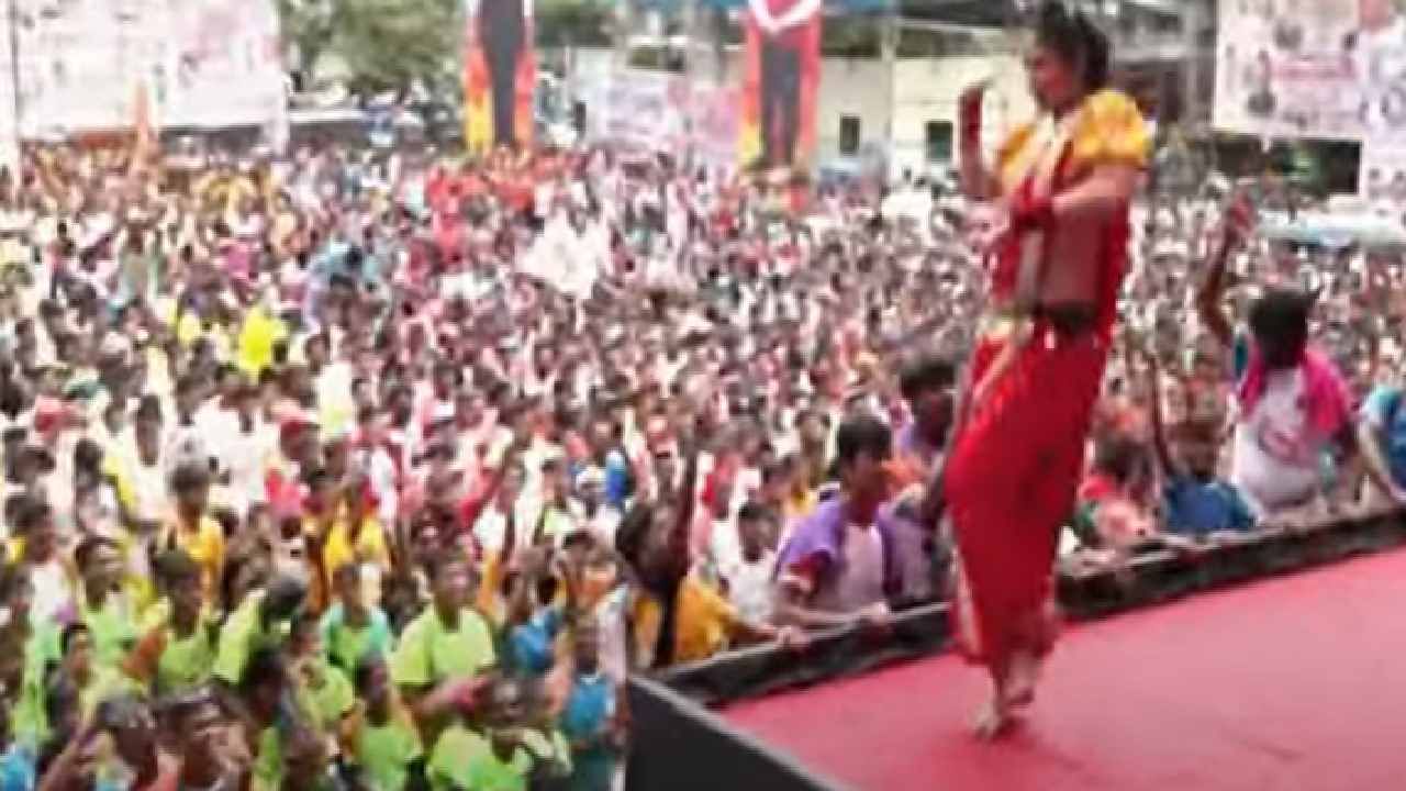 मी मागाठाणे येथे दहीहंडी उत्सवाला येण्याच हे दुसरं वर्ष आहे. मी प्रकाश सुर्वे यांचे आभार मानते. त्यांनी मला पुन्हा संधी दिली. अजून डान्स करायचा आहे. अजिबात हरायच नाय, लढायचं लव यू