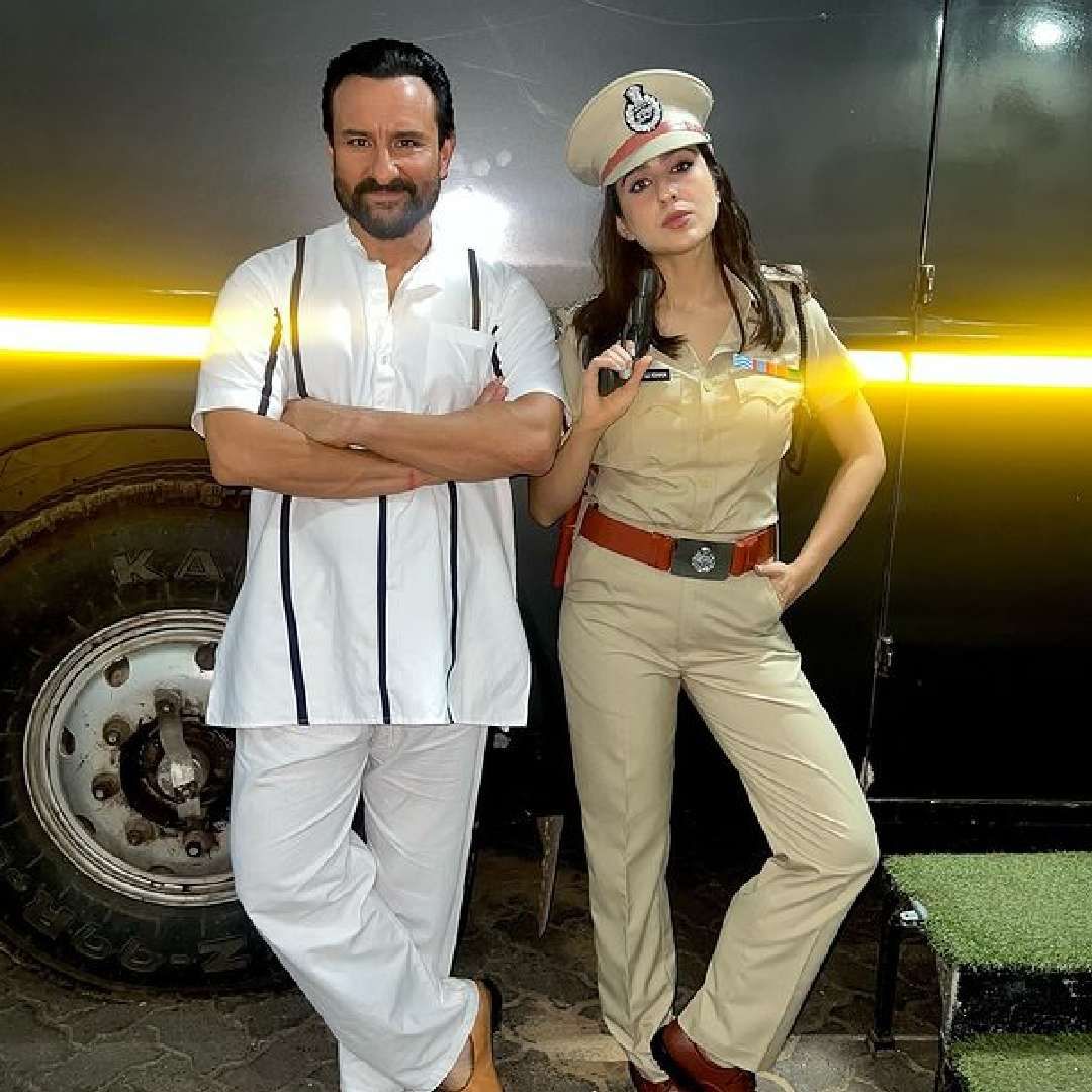 या फोटोवर करीनाने लिहिलं, 'वाढदिवसाच्या शुभेच्छा डार्लिंग सारा. खूप सारं प्रेम आणि भोपळ्याची भाजी तुझ्यासाठी पाठवत आहे.' यासोबतच करीनाने हृदयाचा आणि इंद्रधनुष्याचा इमोजी पोस्ट केला आहे.  