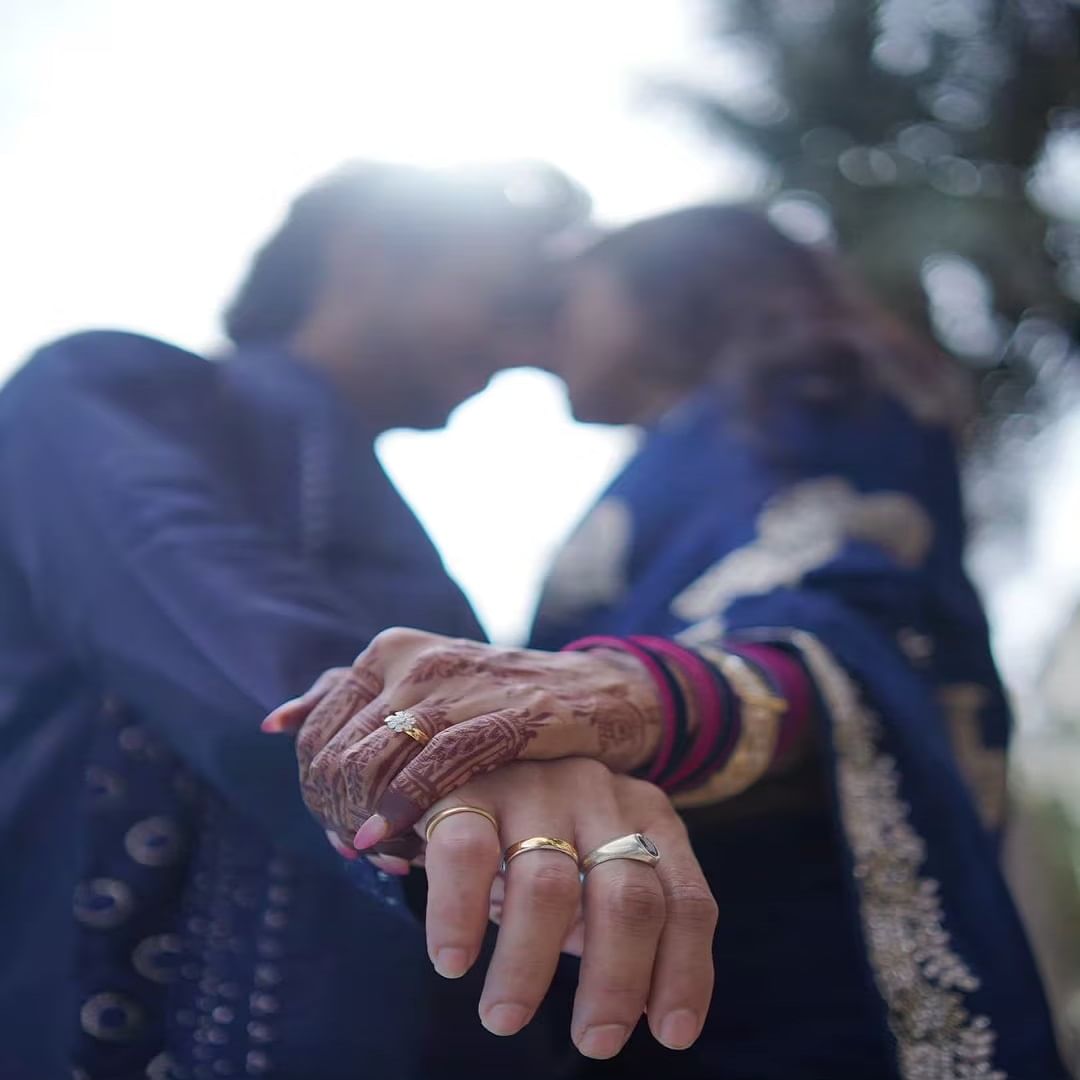 सध्या किंकूश त्याच्या खासगी आयुष्यामुळे चर्चेत आला आहे. अभिनेत्याने साखरपुडा केला. साखरपुड्याने फोटो त्याने सोशल मीडियावर पोस्ट देखील केले आहेत. फोटोमध्ये त्याने होणाऱ्या पत्नीचा चेहरा दाखवलेला नाही.