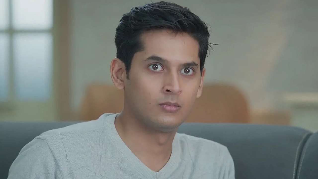 वस्तीतील शाळेची पडझड झाल्याने शाळा बंद पडणार आहे हे जेव्हा  शिवाला कळतं तेव्हा ती शाळेची मदत करायचं ठरवते. शिवाला मदत करताना पाहून आशू तिची मदत करायची ठरवतो.  