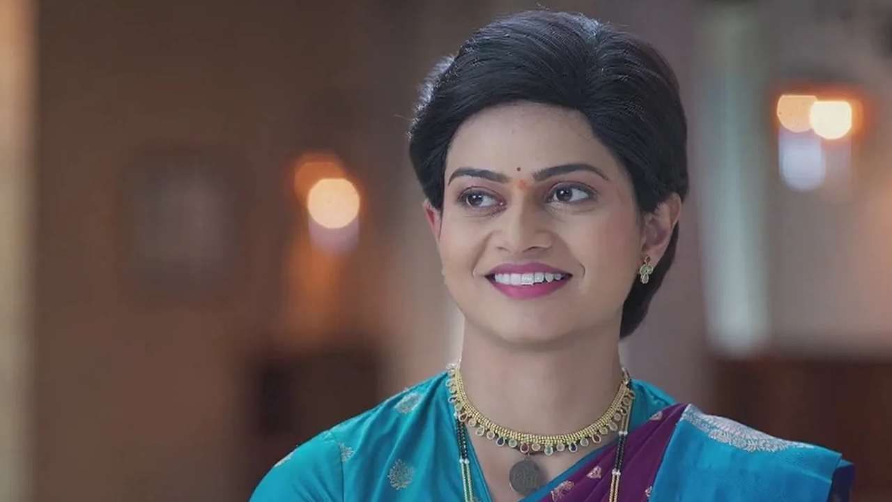 शिवा असे कपडे इथुन पुढे कधीच घालणार नाही असं वचन सिताईला देते. शिवा सिताईबरोबर भाजी मार्केटमध्ये जाते तेव्हा तेथील व्यापारी गुंड हप्ता वसुली करत असल्याचं शिवाला कळतं. शिवा सिताईच्या नजरेत न येता गुंडांना धडा शिकवते.  