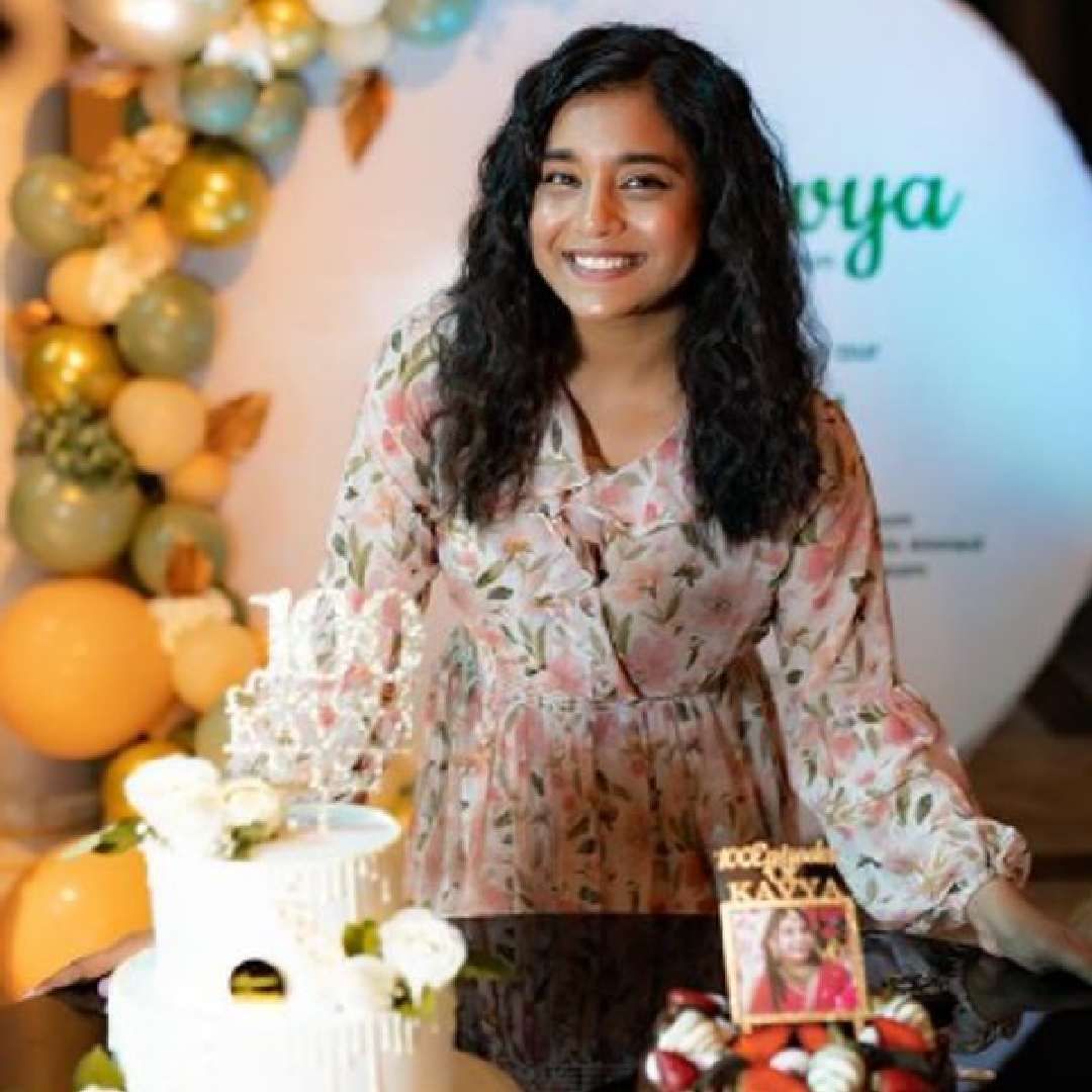चर्चा करणारे लोक माझ्यासाठी काहीच करत नाही. ते मला जेवण बनवून देत नाहीत, ते माझ्यासाठी काम करत नाहीत. मग त्यांना माझ्याबद्दल काहीच बोलण्याचा अधिकार नाही. तरीही ते बोलत असतील तर त्यांच्यापेक्षा मूर्ख कोण असेल? अशा लोकांना का महत्त्व द्यायचं?