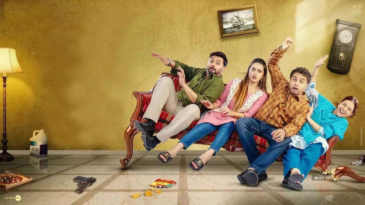 'वाळवी' या मराठी चित्रपटाला सर्वोत्कृष्ट मराठी चित्रपटाचा पुरस्कार जाहीर झाला आहे. त्याचे निर्माते मायासभा करमणूक मंडळी, झी एंटरटेन्मेंट एंटरप्रायझेस लिमिटेड आणि दिग्दर्शक परेश मोकाशी यांना प्रत्येकी 2 लाख रुपये आणि रजत कमळ मिळेल.