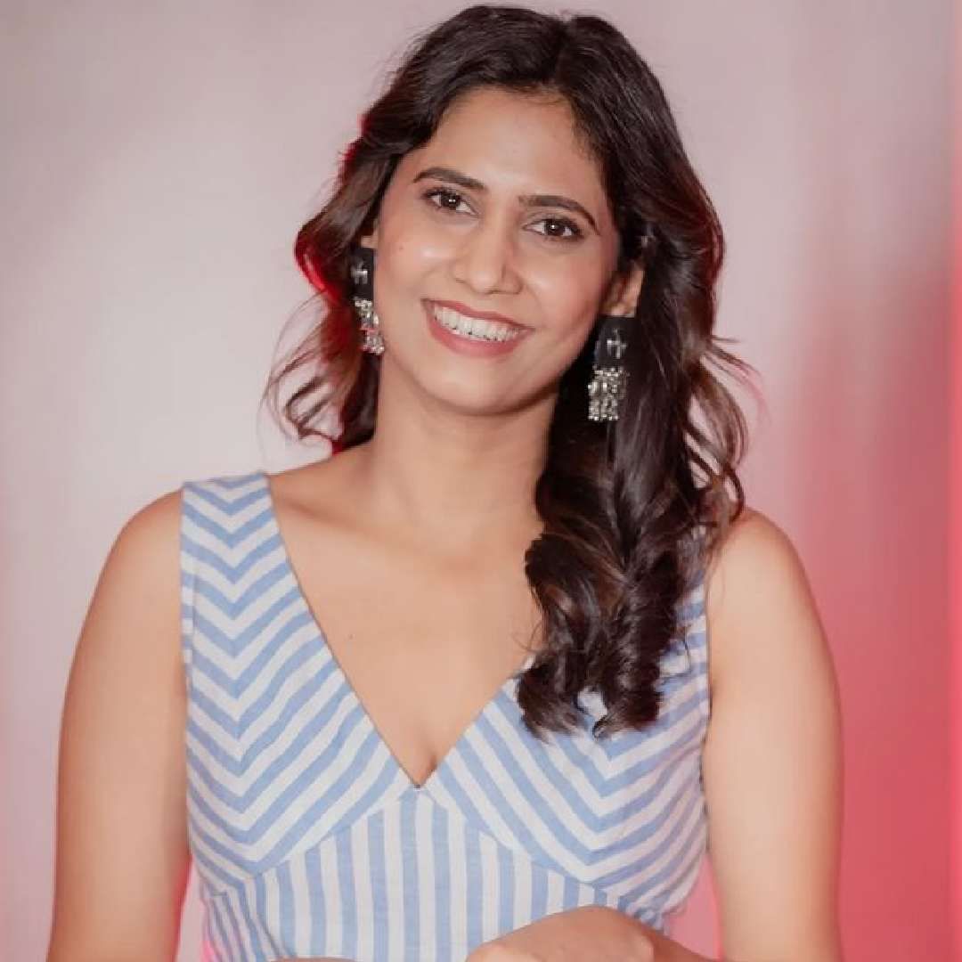 सातारकर असणाऱ्या योगिताचा जन्म ठाण्यात झाला आहे. नृत्यात करिअर करण्याची तिची इच्छा होती. त्यामुळे 'मराठी बाणा' या कार्यक्रमात ती सहभागी झाली. इंडस्ट्रीत बॅकग्राऊंड डान्सर म्हणून तिने काम सुरू केलं. पडद्यामागे काम करत सुरू झालेला तिचा प्रवास आता 'बिग बॉस मराठी'पर्यंत पोहोचला आहे.