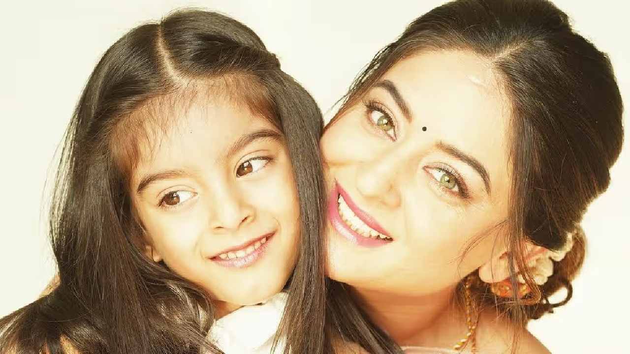 जे आपल्या आई-वडिलांना सोडून देतात, त्या मुर्खांसाठी मी हा व्हिडिओ पोस्ट करावा, अशी माझ्या वडिलांची इच्छा होती. म्हणून मी हा व्हिडिओ पोस्ट केला. जे नकारात्मक कमेंट करतायत, देव त्यांना आंनदी ठेवो असं तिने म्हटलं आहे.