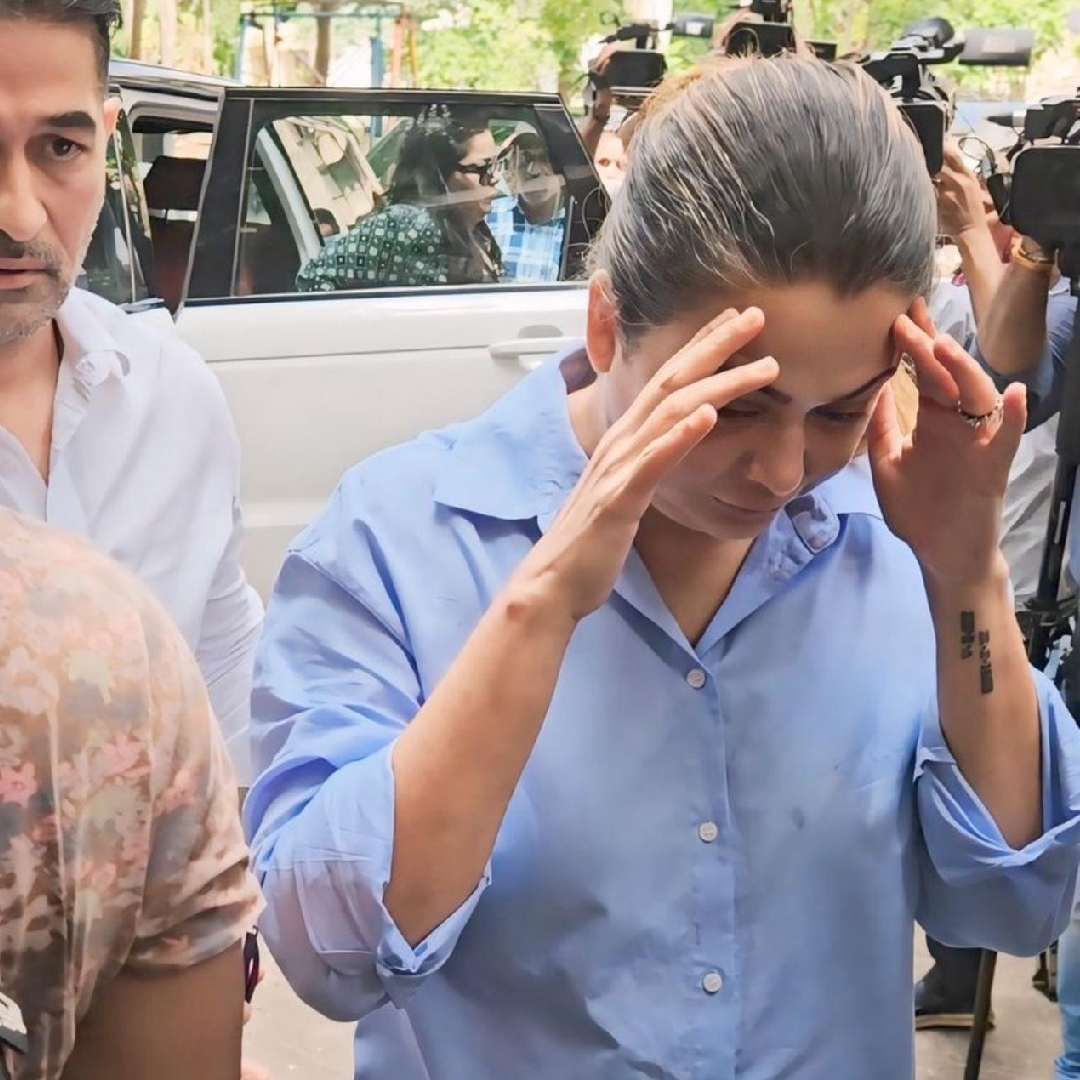 मलायकाच्या पाठोपाठ तिची छोटी बहीण अमृता अरोरासुद्धा घटनास्थळी पोहोचली. अनिल अरोरा हे मलायका आणि अमृता यांचे वडील असून त्यांच्या आईचं नाव जॉइस पॉलिकार्प असं आहे.