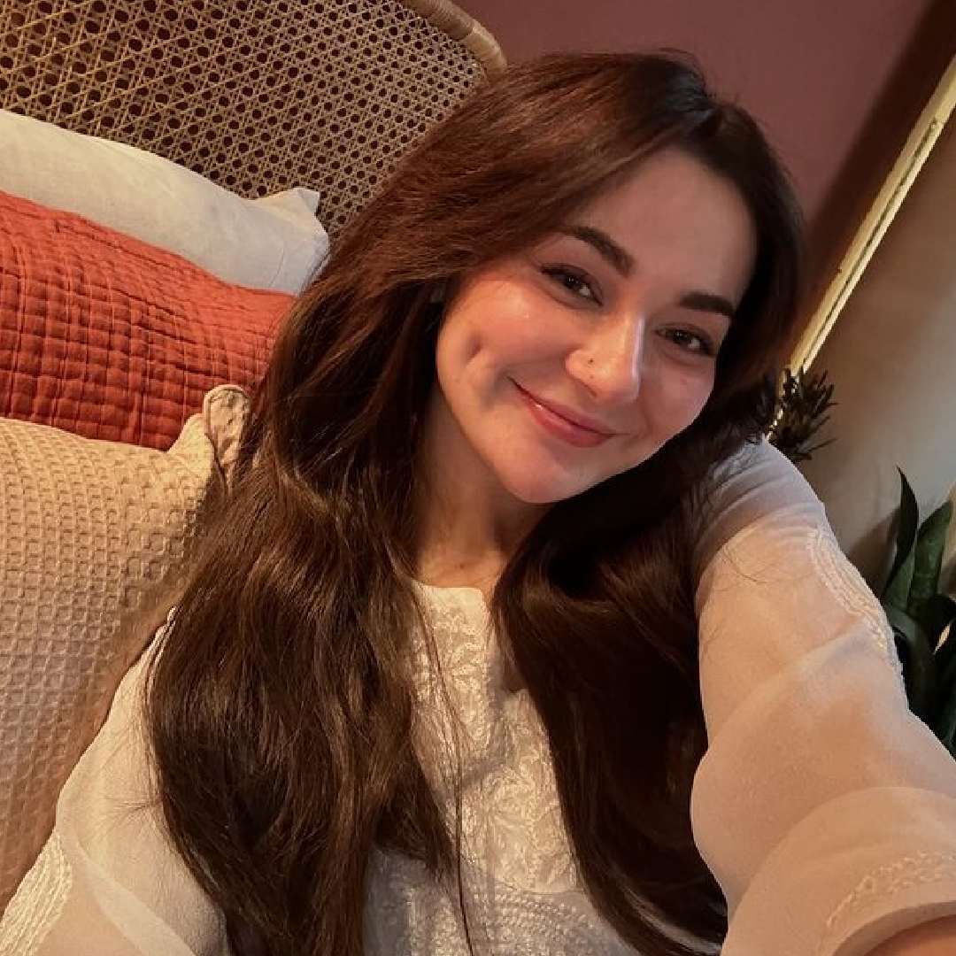 'कभी मैं कभी तुम' या मालिकेत हानियाचं (शरजीना) लग्न अदिलसोबत होणार होतं. मात्र अदिल ऐनवेळी लग्न मोडतो. त्यामुळे हानियाचं लग्न अदिलचा छोटा भाऊ मुस्तफाशी होतं.