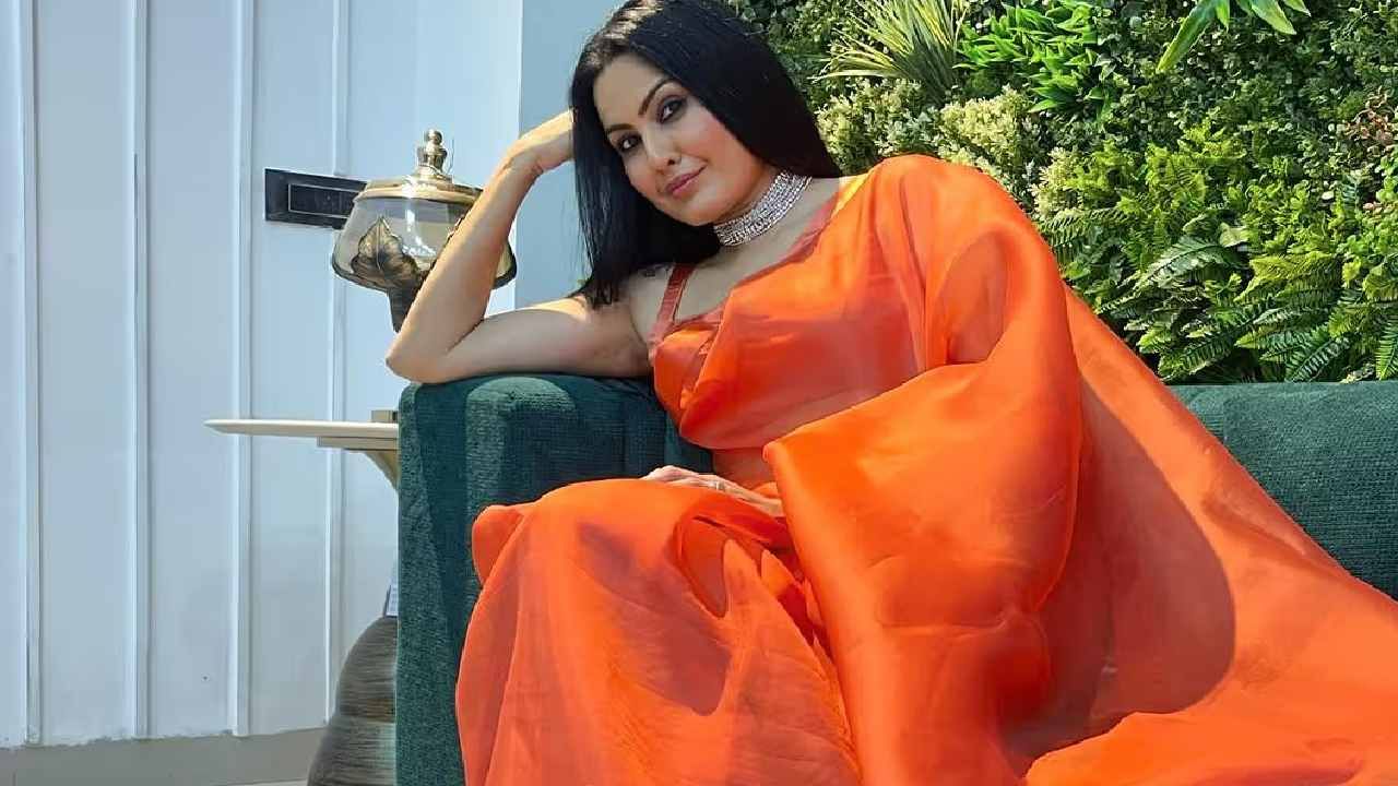 मला वाटतं एंटरटेनमेन्ट इंडस्ट्रीत टेलीविजन सर्वात सुरक्षित आहे. इथे तुम्ही सेक्सुअल अब्यूज होत नाही. इथे जे काही होतं, ते परस्पर सहमतीने होतं. इथे रोल देण्याच्या बदल्यात कोणी सेक्स करायला सांगत नाही. 