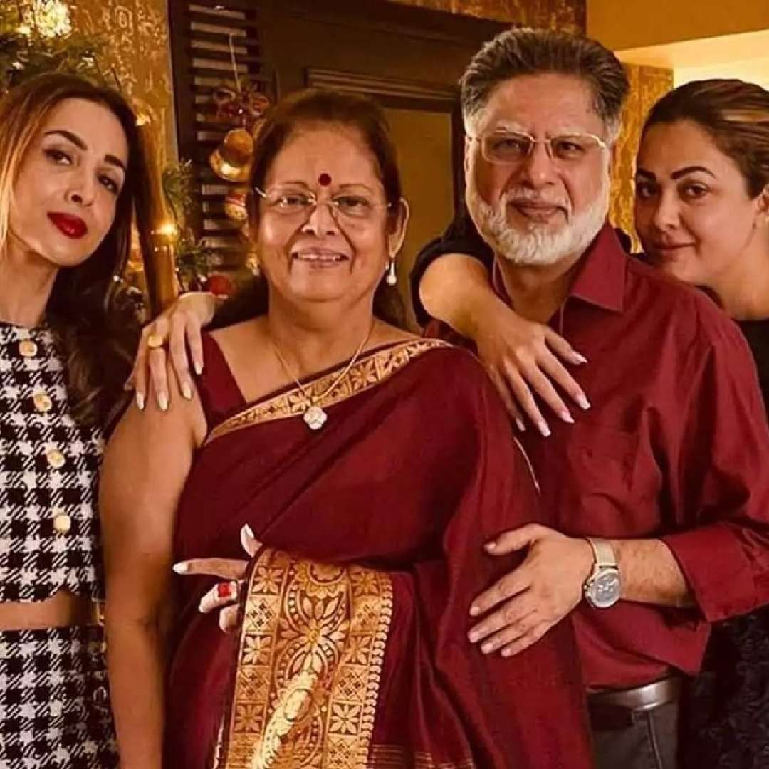 मलायका अरोरा 11 वर्षांची असतानाच तिचे आईवडील विभक्त झाले होते. त्यावेळी मलायकाची छोटी बहीण अमृता अरोरा ही फक्त सहा वर्षांची होती.