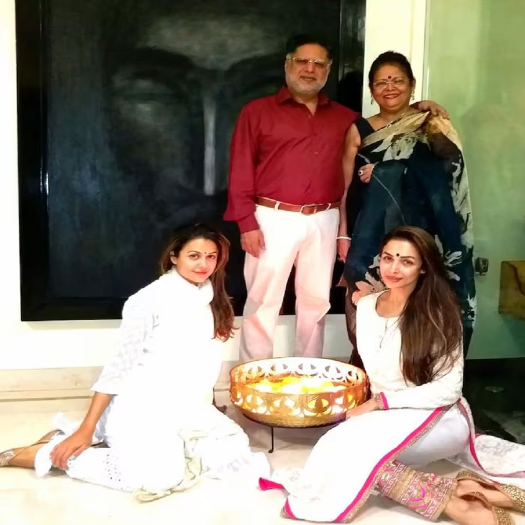 वडिलांच्या निधनांतर मलायका हिने सोशल मीडियावर भावूक पोस्ट शेअर करत दुःख व्यक्त केलं आहे. सध्या सर्वत्र मलायकाच्या कुटुंबाची चर्चा रंगली आहे.