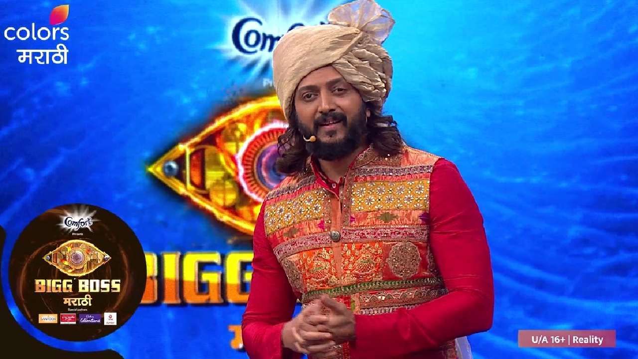 'भाऊच्या धक्क्या'वरील 'महाराष्ट्र बोलतोय' या विशेष सेगमेंटची प्रेक्षकांमध्ये फारच उत्सुकता असते. या सेगमेंटमध्ये रितेश हा विविध स्पर्धकांबद्दल सोशल मीडियावर आलेले कमेंट्स वाचून दाखवतो.