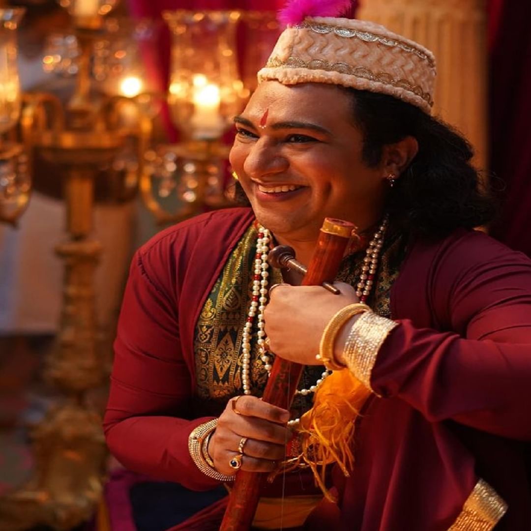 'मला आव्हानात्मक भूमिका साकारायला नेहमीच आवडतं. मग ती लहान असो अथवा मोठी, अशीच एक 'बायजा' ही भूमिका 'फुलवंती' या सिनेमात मला देऊ केली, ती माझ्या दोन मैत्रिणींनी स्नेहल तरडे आणि प्राजक्ता माळी. ह्या दोघींचा दिग्दर्शिका आणि निर्माती म्हणून पाहिला प्रयत्न तुम्हा दोघींना खूप खूप शुभेच्छा.' असं लिहून त्याने सर्वांचे आभार मानले आहेत.