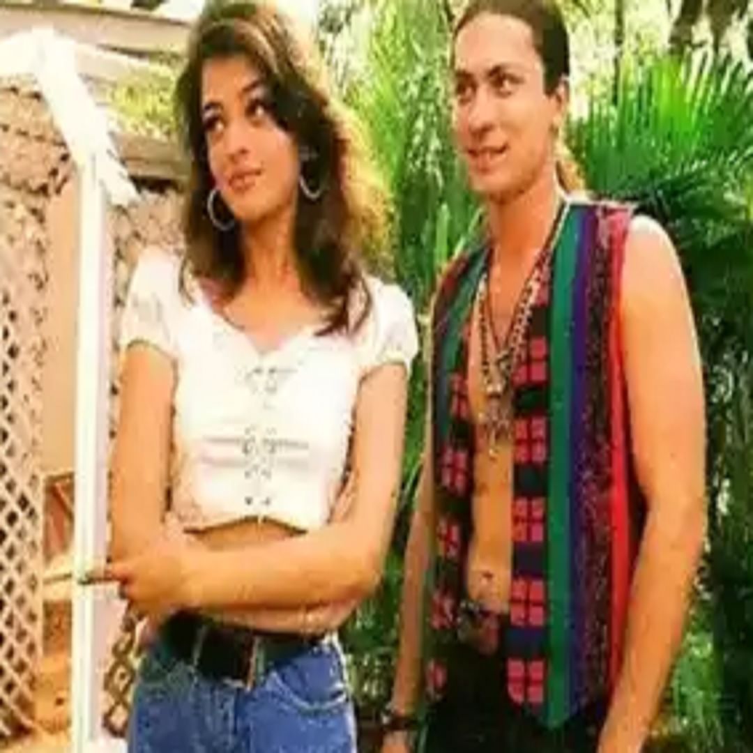 पण सलमान खानच्या आधी ऐश्वर्याचे पहिले प्रेम हे तिचे सिनेसृष्टीत येण्यापूर्वीचे आहे. ऐश्वर्या सिनेसृष्टीत येण्यापूर्वी राजीव मूलचंदानीला डेट करत होती. ऐश्वर्याचे पहिले प्रेम जे सर्वांसमोर आले होते ते राजीव मूलचंदानी सोबतचे