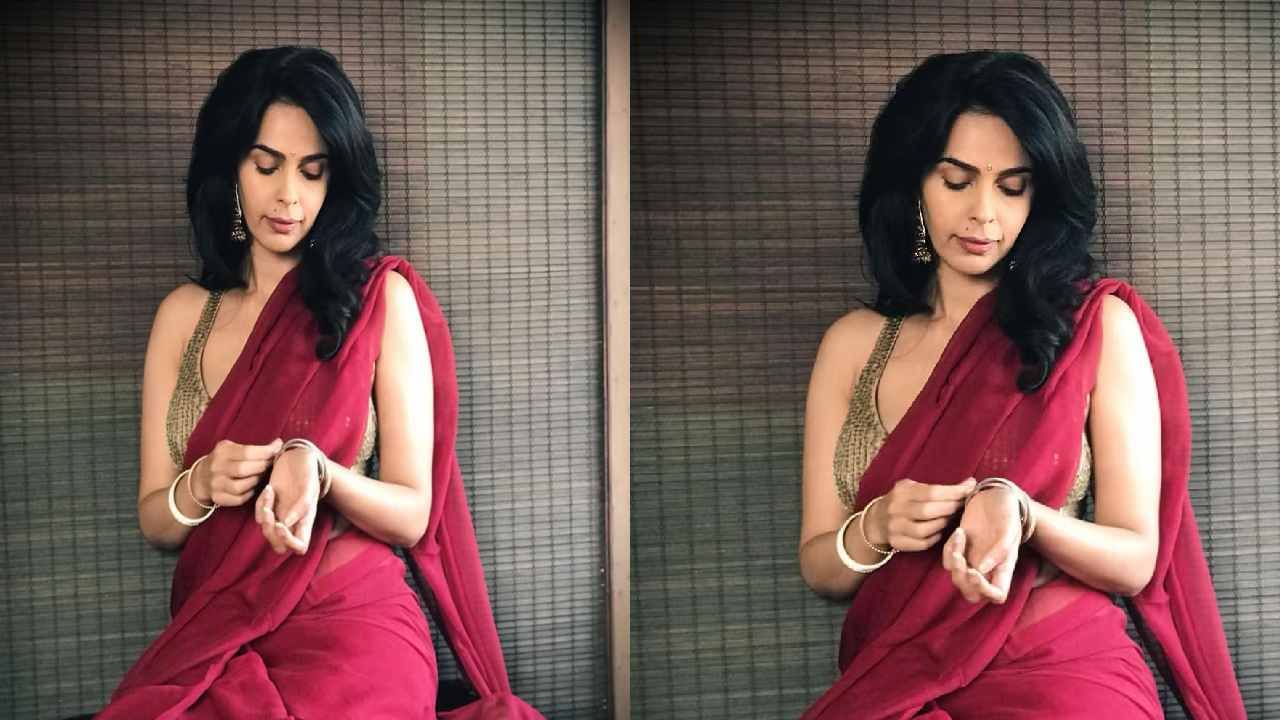 बॉलिवूड अभिनेत्री मल्लिका शेरावत करिअरच्या सुरुवातीपासूनच कॉन्ट्रोवर्सी क्वीन राहिली आहे. मर्डर चित्रपट रिलीज झाल्यानंतर मल्लिका शेरावतचे पुतळे सुद्धा जाळण्यात आले होते.