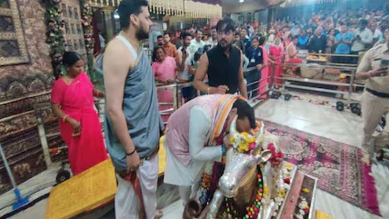 टीनाच्या विनंतीनंतर उज्जैनच्या महाकाल मंदिरातील पुजाऱ्यांनीही पूजा केली. महाकालेश्वर मंदिराचे पंडित रमण त्रिवेदी यांनी सांगितलं की 51 पंडित आणि बटुकांद्वारे महामृत्युंजय जप करण्यात आला.