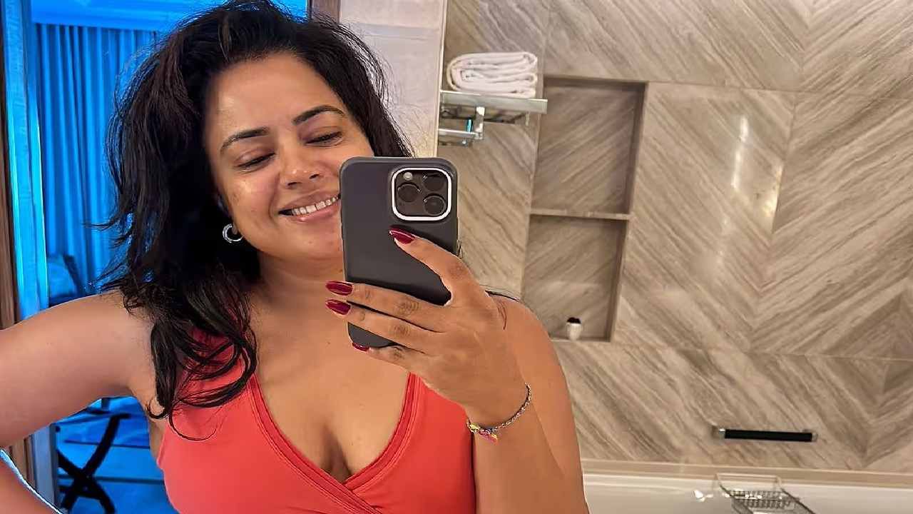 वाढलेल्या वजनावरुन लोक त्यावेळी मला ट्रोल करायचे. लोकांचे टोमणे आणि डिप्रेशनमुळे ती शेलमध्ये गेलेली. घराच्या बाहेर पडायला सुद्धा ती घाबरायची. तिने तिचा आत्मविश्वास गमावलेला.