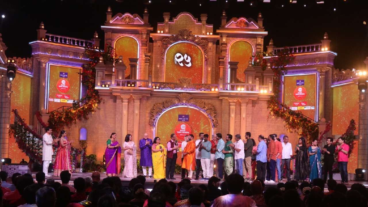 झी मराठी प्रमाणेच 'आभाळमाया' या मालिकेलाही पंचवीस वर्षे पूर्ण झाली आहेत. यावेळी मालिकेची संपूर्ण टीम म्हणजेच सुकन्या कुलकर्णी – मोने , मनोज जोशी, सुबोध भावे, मुक्ता बर्वे, हर्षदा खानविलकर, मनवा नाईक, संजय मोने, उदय सबनीस, अरुण नलावडे, उमेश कामत, सोनाली खरे, राहुल मेहेंदळे, वैजयंती आपटे, मुक्ता बर्वे, प्रिया बापट, लेखक विवेक आपटे, दिग्दर्शक मंदार देवस्थळी, निर्माते अच्युत वाझे आणि सुबोध गाडगीळ मंचावर उपस्थित होते.