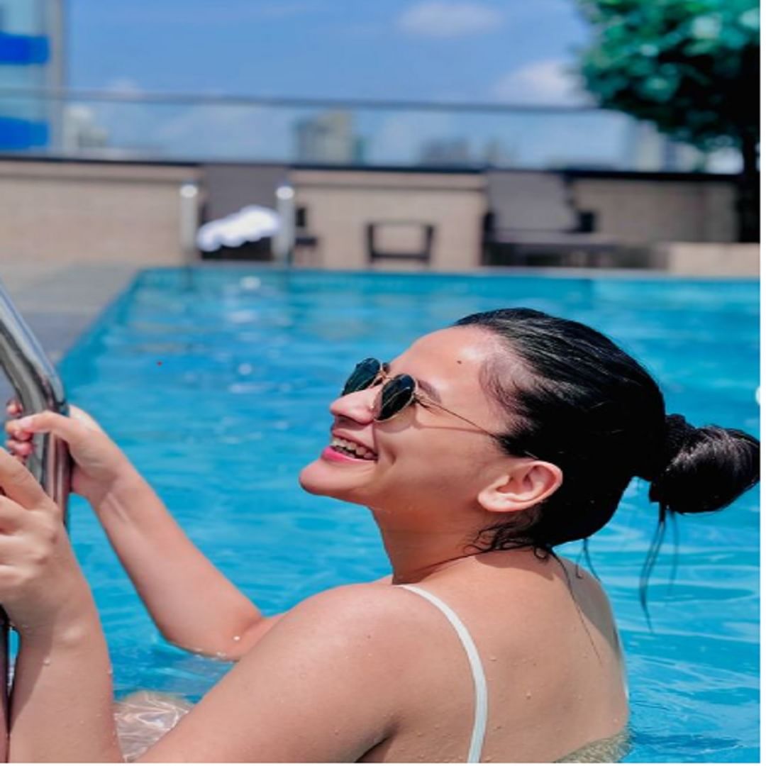 सोशल मीडियावर सेलेस्टीचे अनेक असे फोटो आहेत ज्यात ती हुबेहूब आलियासारखीच दिसते. तिचे फोटो पाहून अनेकदा चाहतेही फसतात. ती सोशल मीडियावर व्हायरल होण्याचे एक कारण हेही आहे. तिचे डोळे सुंदर असल्याच्या कमेटही चाहते नेहमी करत असतात.