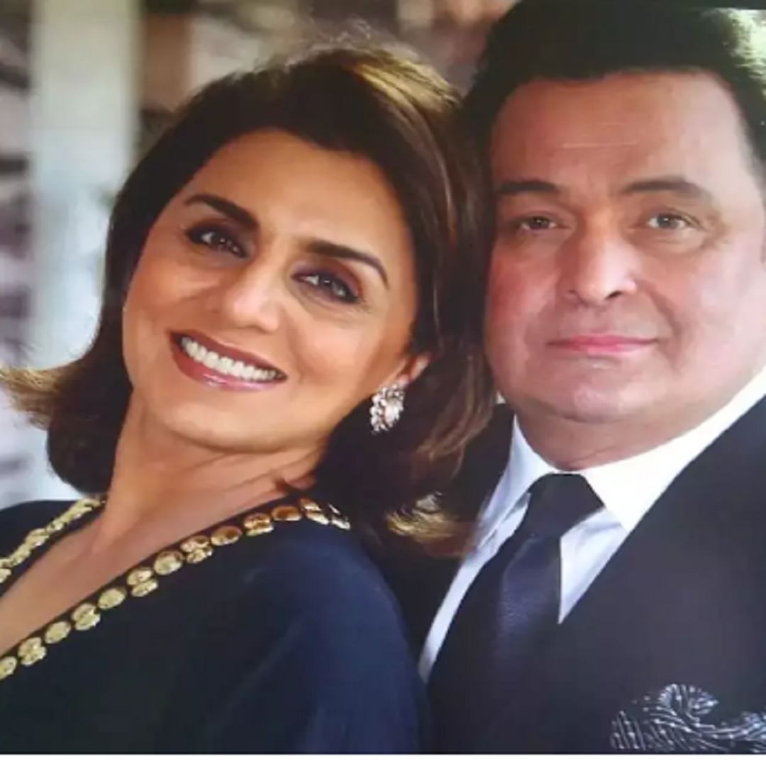 तसेच एका शोदरम्यान ऋषी कपूर यांच्या शेवटच्या इच्छेबद्दल सांगताना नीतू सिंह-कपूरही म्हणाल्या होत्या की, रणबीरचे लग्न ऋषी यांना पाहायचे हेते. मात्र त्याधीच त्यांचे निधन झाल्याने त्यांची शेवटची इच्छा अपूर्णच राहिली. रणबीरने लग्न झालेलं पाहून ऋषीजी आता जिथे कुठे असतील, तिथून ते खुश होत असतील.