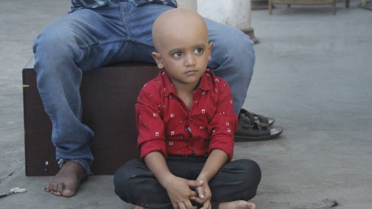 दिवसा अप्पी तर अर्जुन नाईट ड्यूटी घेतो. अमोलला घरच्या सगळ्यांचं दुःख कळतंय. तो ठरवतो की जाण्याआधी मी सगळ्यांचं आयुष्य सुखी करून जाणार.  