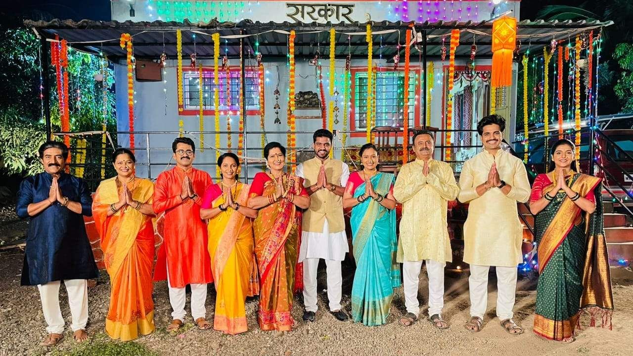 बापू आणि विनायक यांना यामुळे थोडी आशा वाटतेय. पण तरीही अप्पी आणि रुपाली यांच्यातील तणाव काही कमी होण्याचं नाव घेत नाहीये. दिवाळीच्या सकाळी अमोल सर्वांना उठवून तयारीसाठी एकत्र करतो.