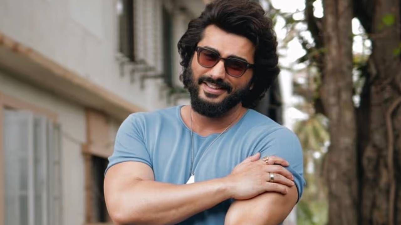 यानंतर अर्जुनने एक पोस्ट केली. त्यात त्याने दुसऱ्यांच्या आनंदात आपण आनंदी झालं पाहिजे असं म्हटलय. दुसऱ्यांच्या आनंदात आनंद शोधा, कारण तुम्ही त्यांच्यावर जास्त प्रेम करता असं अर्जुन कपूरने त्याच्या इन्स्टा स्टोरीमध्ये म्हटलय.