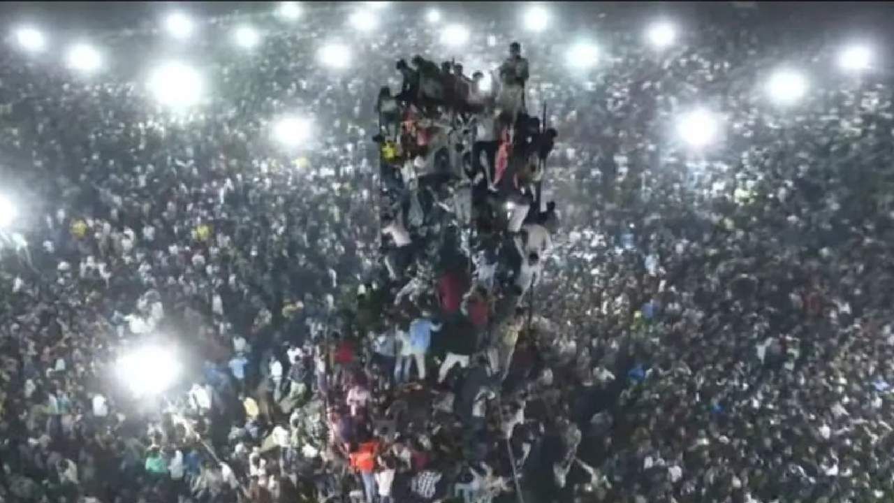 अल्लू अर्जुननेही त्याच्या चित्रपटातील गाजलेला डायलॉग चाहत्यांसमोर बोलून दाखवला.