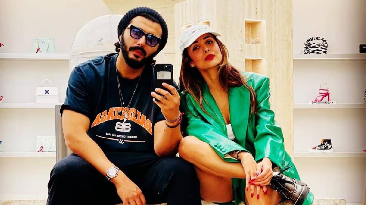 ब्रेकअप नंतर दोघांनी अनेक उपरोधिक पोस्ट शेअर केल्या. अर्जुन कपूरने जेव्हा मलायकासोबत ब्रेकअप कंफर्म केलं, तेव्हापासून मलायका पोस्टच्या माध्यमातून आपल्या मनाची स्थिती सांगत आहे.