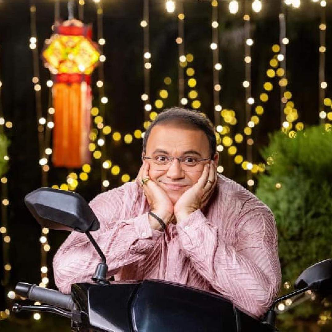 गोकुळधामचे सेक्रेटरी आत्माराम तुकाराम भिडे यांची भूमिका साकारणारे अभिनेते मंदार चांदवडकर एका एपिसोडसाठी जवळपास 80 हजार रुपये फी घेतात. त्यांची एकूण संपत्ती ही 10 कोटींच्या घरात आहे.