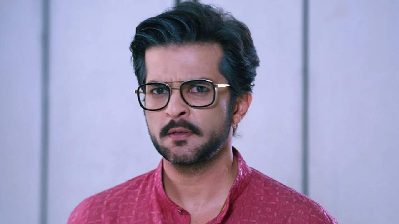 लीला खोलीत झोपायला जाते, पण लाइट ऑन-ऑफ करताना तिच्या हातातून काच खाली पडते. दुसरीकडे लीला एजेकडे दुर्लक्ष करतेय. एजेला वाटतंय की लीलाने सरोजिनी आणि घरातील इतर सर्वांना आपल्याविरोधात केलं आहे. त्यामुळे एजे अजूनही रागात आहे.