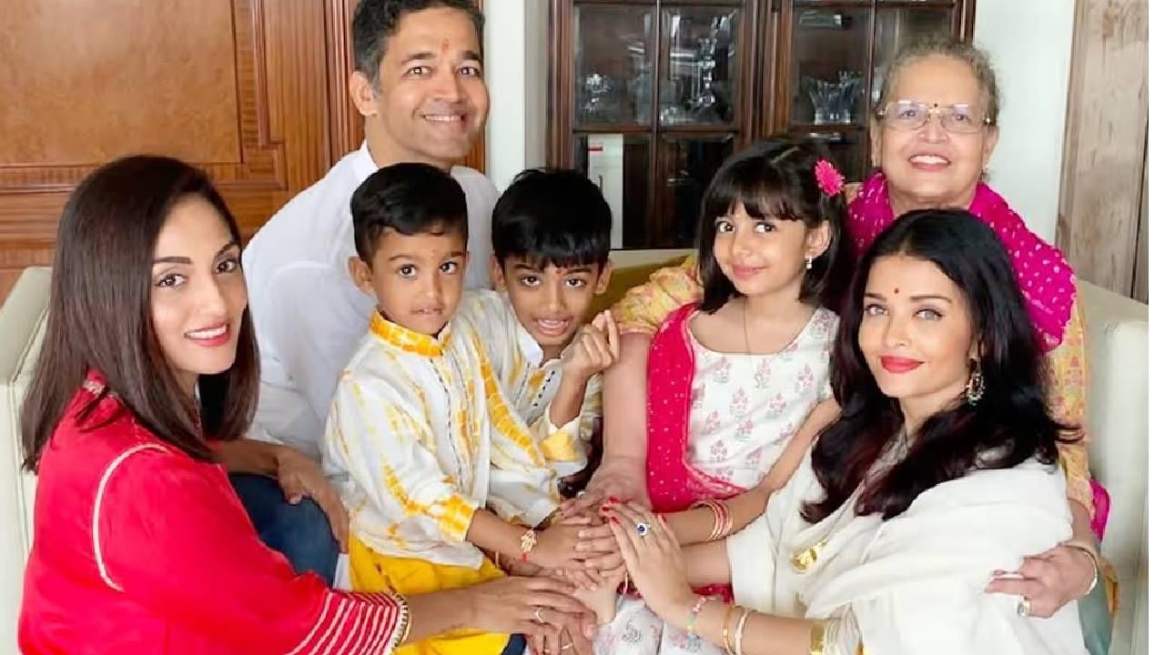 ऐश्वर्या राय आपल्या आईच्या खूप जवळ आहे. तिने नेहमी आईसोबत फोटो शेअर करत असते. यावर्षी ऐश्वर्याने आई आणि मुलीसोबत गणपतीच दर्शन घेतलं होतं.