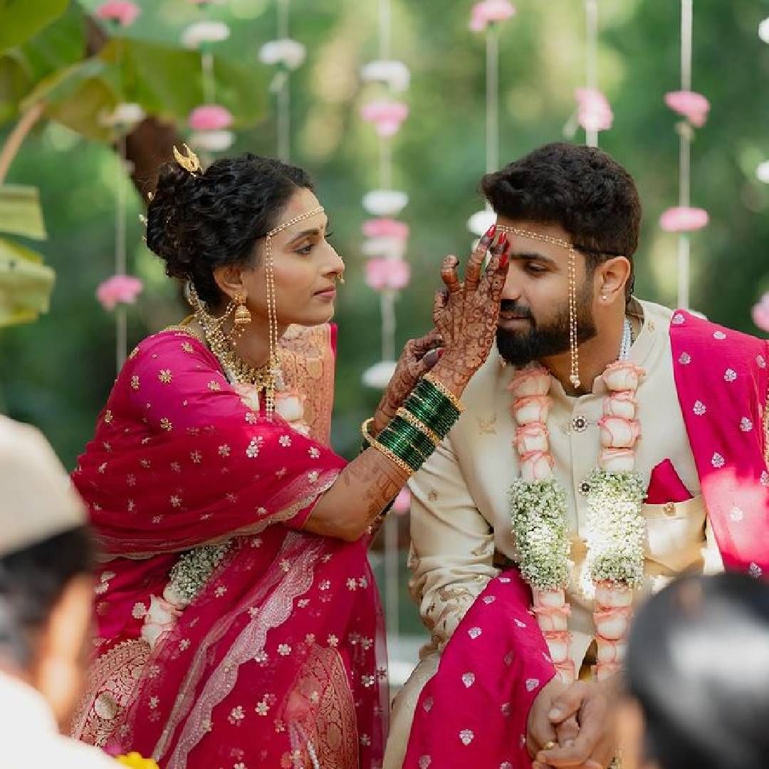 रेश्माने तिच्या जोडीदाराबाबतची माहिती गुलदस्त्यातच ठेवली होती. तिने हळदीचे फोटो पोस्ट केले, तेव्हा तिच्या होणाऱ्या पतीचा चेहरा सर्वांसमोर आला होता. रेश्माचा पती पवनचा इन्स्टाग्राम अकाऊंट प्रायव्हेट असल्याने त्याच्याविषयी फारशी माहिती उपलब्ध नाही.  