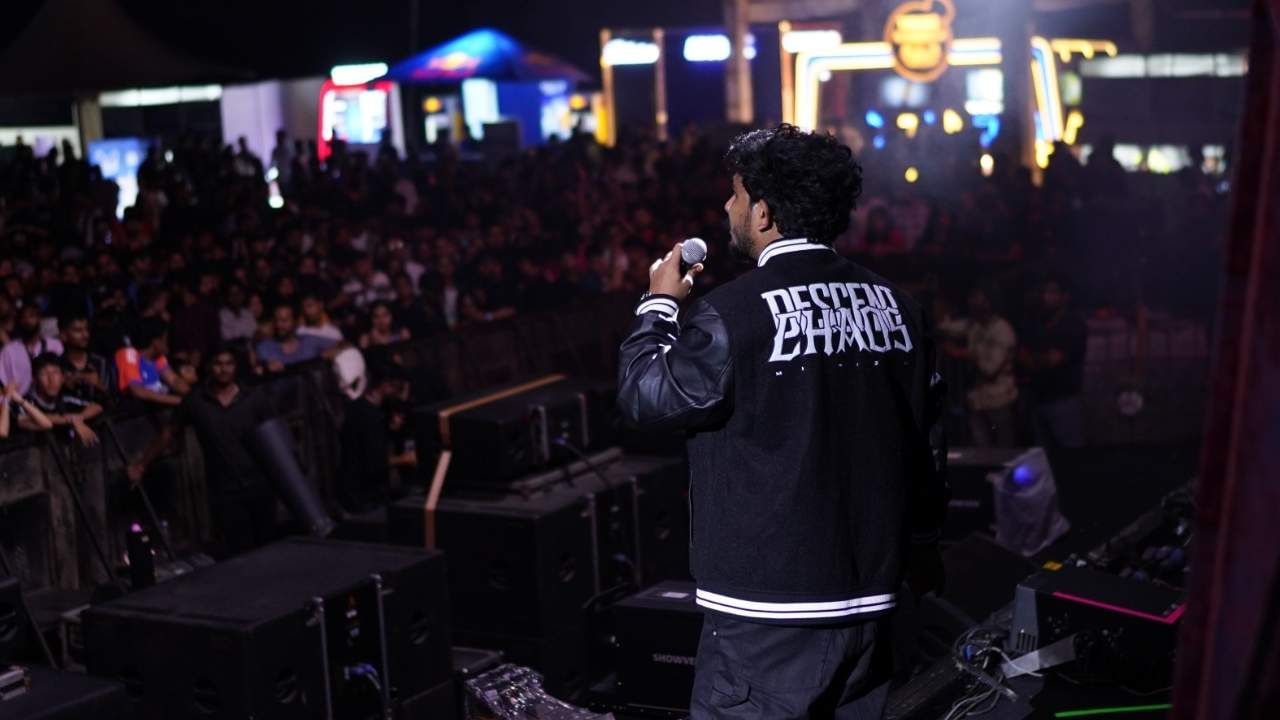 'गुलाबी साडी' हे गाणं 50 मिलिअनपेक्षा अधिक वेळा Spotify वर सर्वाधिक ऐकलं गेलेलं मराठी गाणं आहे. त्यानंतर त्याने नुकतंच प्रदर्शित झालेलं 'काळी बिंदी' गाणं देखील सादर केलं, जे सध्या सर्व प्लॅटफॉर्म्सवर ट्रेंड होत असून युट्युबच्या इंडिया टॉप म्युझिक व्हिडिओ चार्टवर दिसत आहे.  