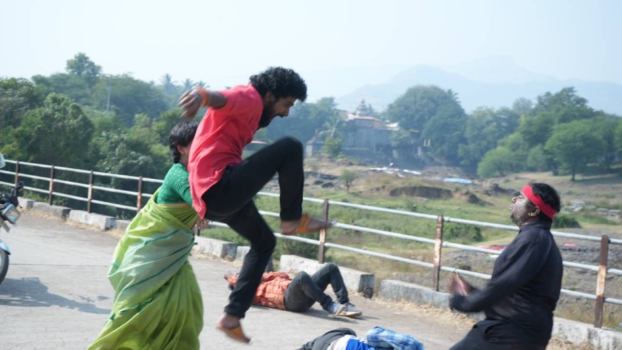 दुसऱ्या दिवशी तेजश्रीच्या लग्नासाठी सवाष्ण पूजनाचा कार्यक्रम असल्याने जालिंदरकडे शिवाची आजी आहे. जालिंदर आपली स्वतःची जमीन मागण्यासाठी आलेल्या बाई आजीचा भरपूर अपमान करतो. ही गोष्ट शिवाला समजताच ती तडक जालिंदरला धडा शिकवायला निघते. इकडे जालिंदर एक खेळी खेळतो. शिवाला टक्कर द्यायला सूर्याला बोलावतो.