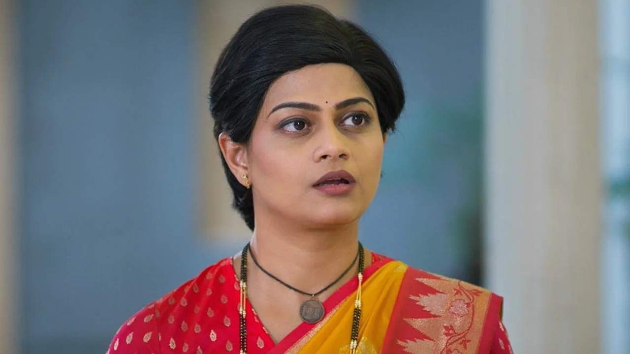 आशूच्या मनातही शिवाबद्दल काहीतरी आहे म्हणून आशुने शिवाच्या आवडीच्या रंगाचा शर्ट घातलाय, त्याच रंगाची फुले आणलेत, शिवाच स्केच भिंतीवर लावलाय, संपूर्ण खोली नीटनेटकी ठेवली आहे. हे सगळं पाहून शिवा भारावून जाते.