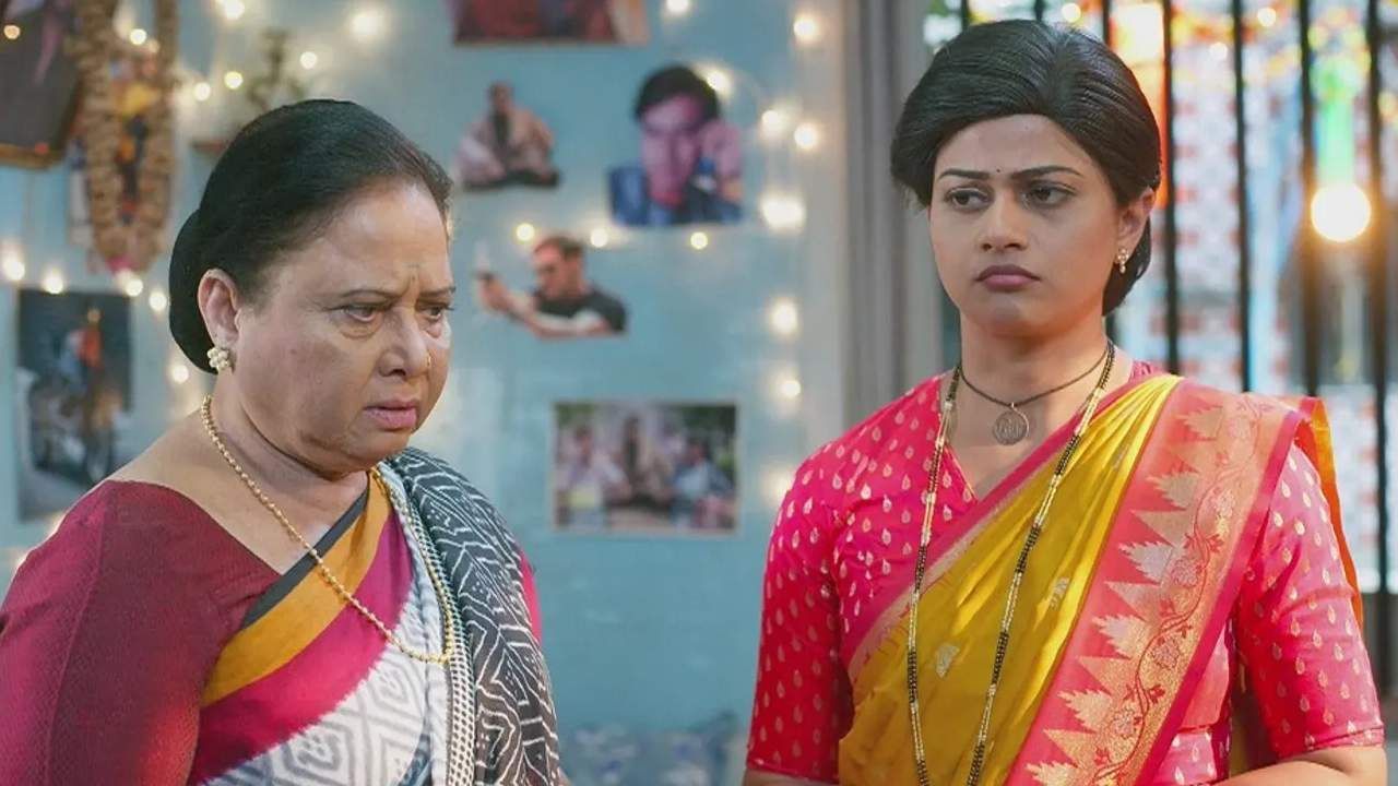 आशू सकाळी लवकर उठून घरातील सगळी कामं करतो. दुसरीकडे दिव्या गावी पोहोचताच तिला चंदनच्या खऱ्या परिस्थितीबद्दल समजतं. तेव्हा तिचा राग अनावर होतो.
