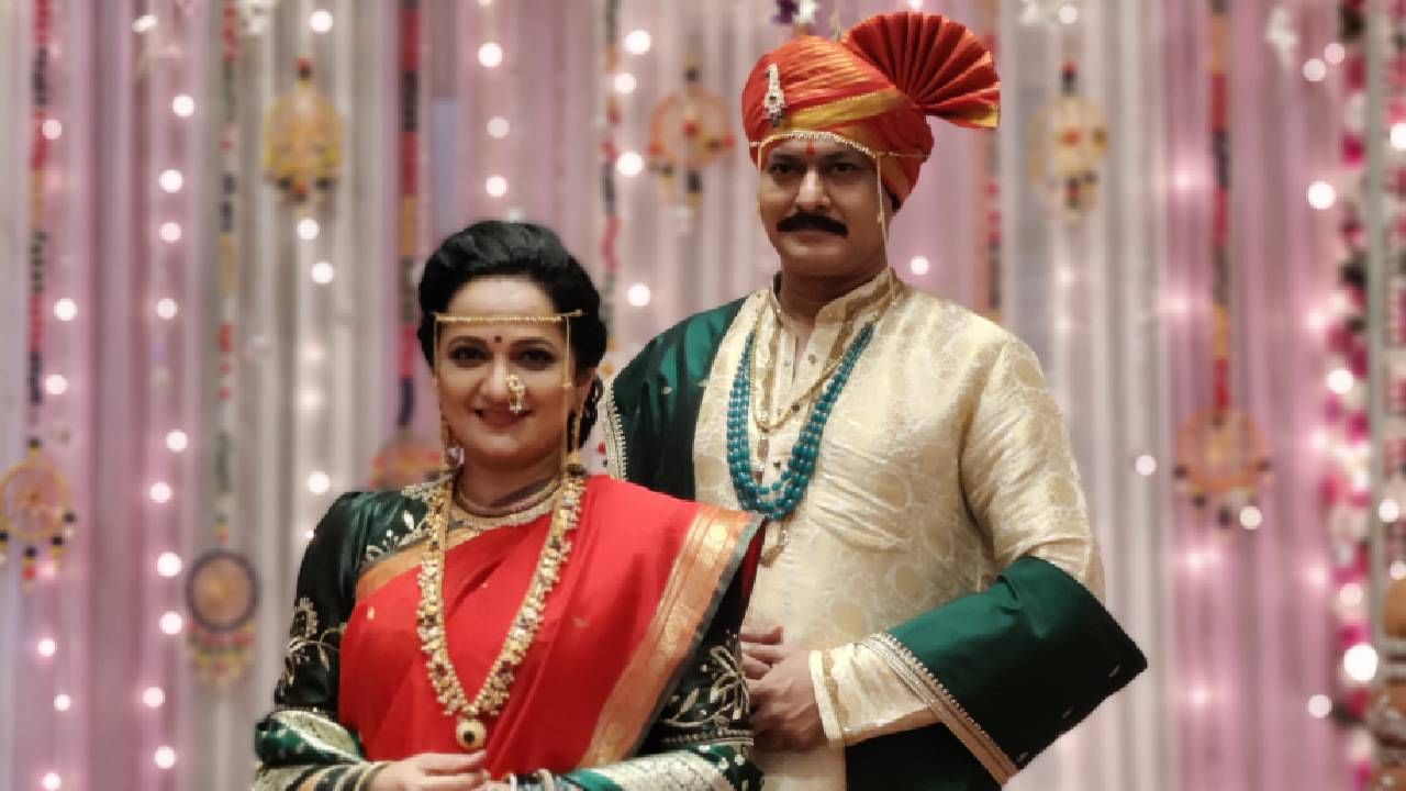 एरवी नुसतं नटणं ठीक आहे. पण मालिकेतलं नटण चार-पाच दिवस चालतं. आता  सध्या मालिकेत लग्नाचा ट्रॅक सुरू आहे. जोपर्यंत शूट संपत नाही तोपर्यंत या मेकअपवर खूप लक्ष द्यावं लागत. कंटिन्यूटी लक्षात ठेवणं एक कसरत आहे. त्यामुळे मी तयार झाली की  कॅमेरासमोर उभी राहायच्या आधी  एकदा सहायक दिग्दर्शकला सांगते एकदा तुम्हीही बघा की सर्व ठीक आहे ना? चारुलताच्या नवरी लूकमधला माझा आवडता दागिना नथ आहे,