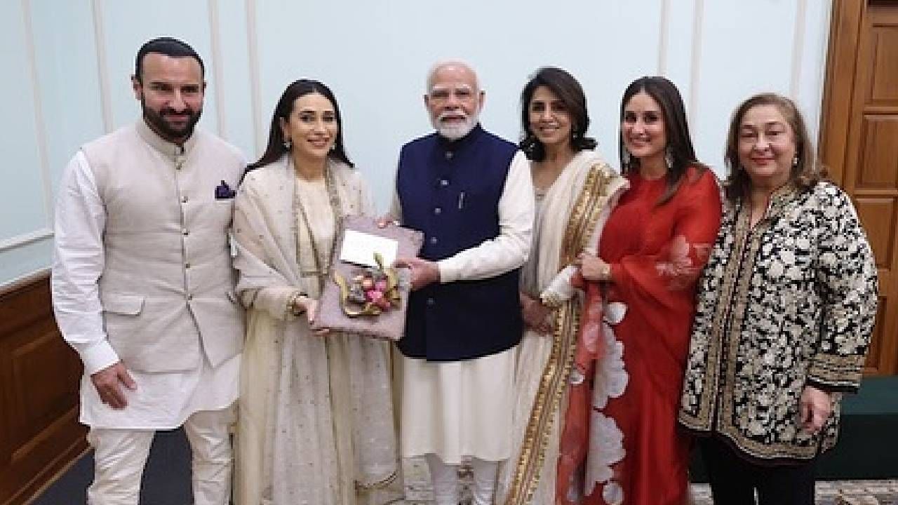 14 डिसेंबर रोजी राज कपूर यांचा 100 वा जन्मदिन आहे. यानिमित्त कपूर कुटुंबीयांनी खास फिल्म फेस्टिव्हलचं आयोजन केलं आहे. त्याचंच आमंत्रण पंतप्रधान नरेंद्र मोदींना देण्यासाठी हे सर्वजण पोहोचले होते.
