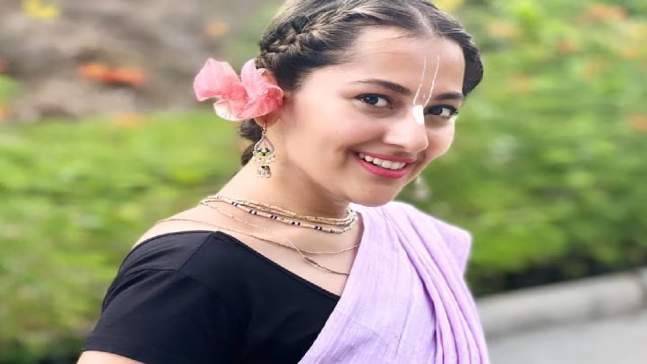 अनघा भोसले हिने देखील इंडस्ट्रीमध्ये स्वतःची ओळख निर्माण केली. देशातील सर्वांत मोठा शो 'अनुपमा' मध्ये तिने काम केलं. पण अखेर अनघा हिने संन्यास घेण्याचा निर्णय घेतला. 