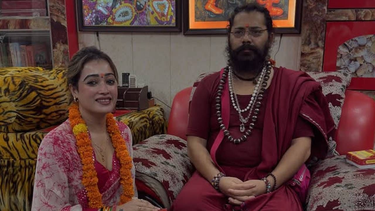 आचार्य महामंडलेश्वर यांची शिष्या असल्याचं तिने सांगितलं आहे. हर्षा आधी अँकर आणि अभिनेत्री म्हणून काम करत होती. मात्र गेल्या दोन वर्षांपासून तिने सर्व गोष्टींचा त्याग केला आहे.