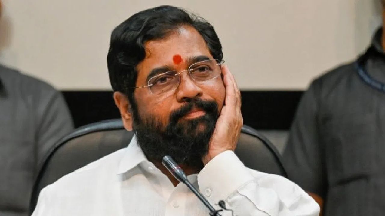 एकनाथ शिंदे यांचा हा राज्यातील पहिला पुतळा असणार आहे, एकनाथ शिंदे यांच्या वाढदिवसानिमित्त सांगलीमध्ये शिंदे यांचा भव्य पुतळा उभारण्याचा निर्धार शिवैसनिकांकडून करण्यात आला आहे.