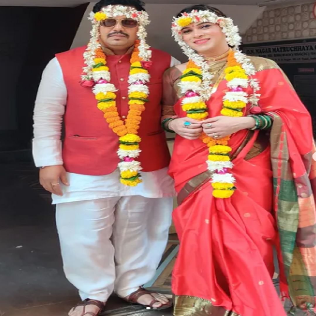 प्रणितने तिच्या लग्नाचे फोटो शेअर केले आहेत. अभिनेत्रीने फोटो शेअर करताना तिच्या नवऱ्याचं नाव मात्र सांगितलेलं नाही. तिच्या फोटोंवर चाहत्यांनी कमेंट्सचा वर्षाव केला आहे. अभिनेत्रीने लग्नाचे फोटो शेअर करताना कॅप्शनमध्ये म्हटलं आहे की, गणपती बाप्पााच्या आशीर्वादाने एक नवीन सुरुवात करतेय. तसेच तिने #married #justmarried असे हॅशटॅग देखील दिले आहेत.